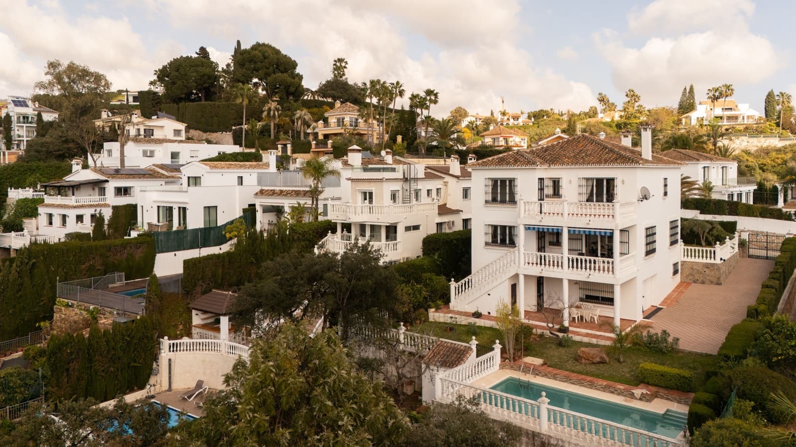 4 soveværelse Villa til salg i Marbella med swimmingpool - € 1.399.000 (Ref: 9745903)