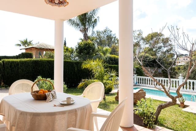 4 soveværelse Villa til salg i Elviria, Marbella med swimmingpool - € 1.399.000 (Ref: 9745903)