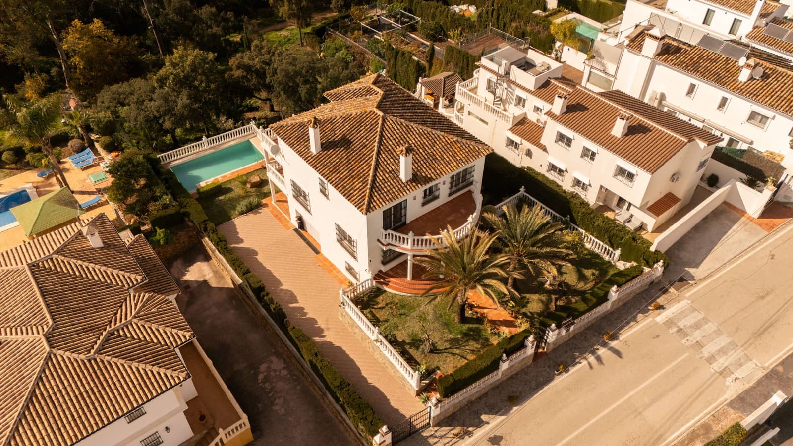 4 soveværelse Villa til salg i Marbella med swimmingpool - € 1.399.000 (Ref: 9745903)