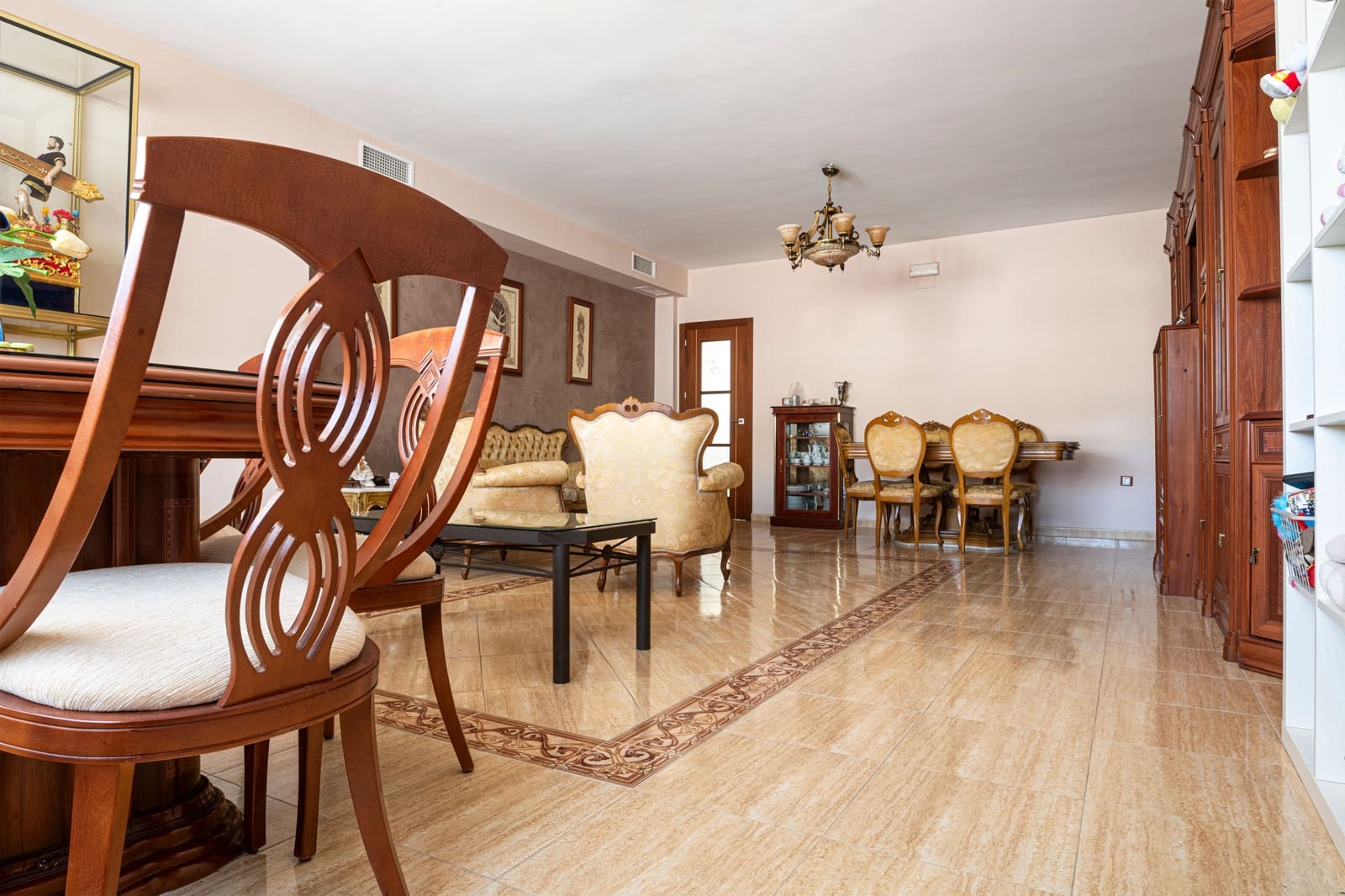 4 bedroom Townhouse for sale in La Guardia de Jaen with pool - € 340,000 (Ref: 9747070)