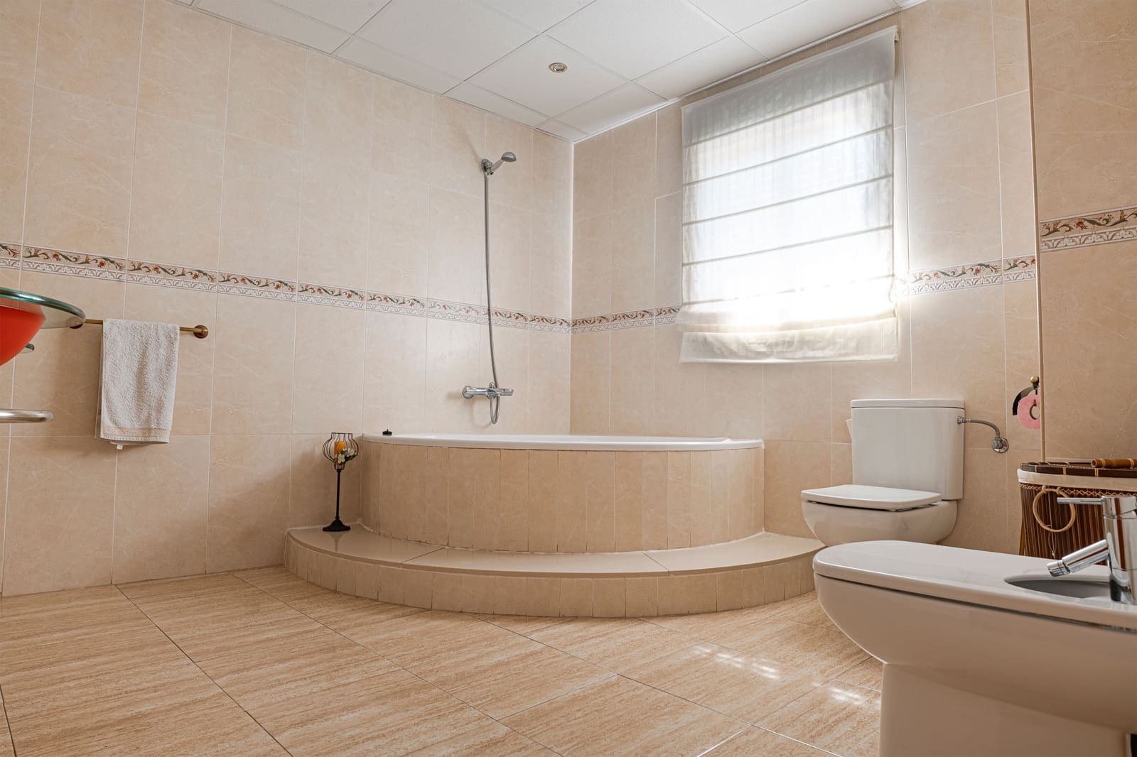 4 bedroom Townhouse for sale in La Guardia de Jaen with pool - € 340,000 (Ref: 9747070)