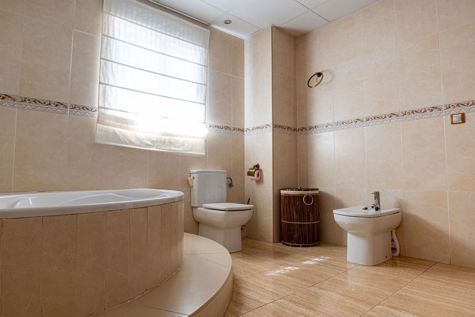 4 bedroom Townhouse for sale in La Guardia de Jaen with pool - € 340,000 (Ref: 9747070)