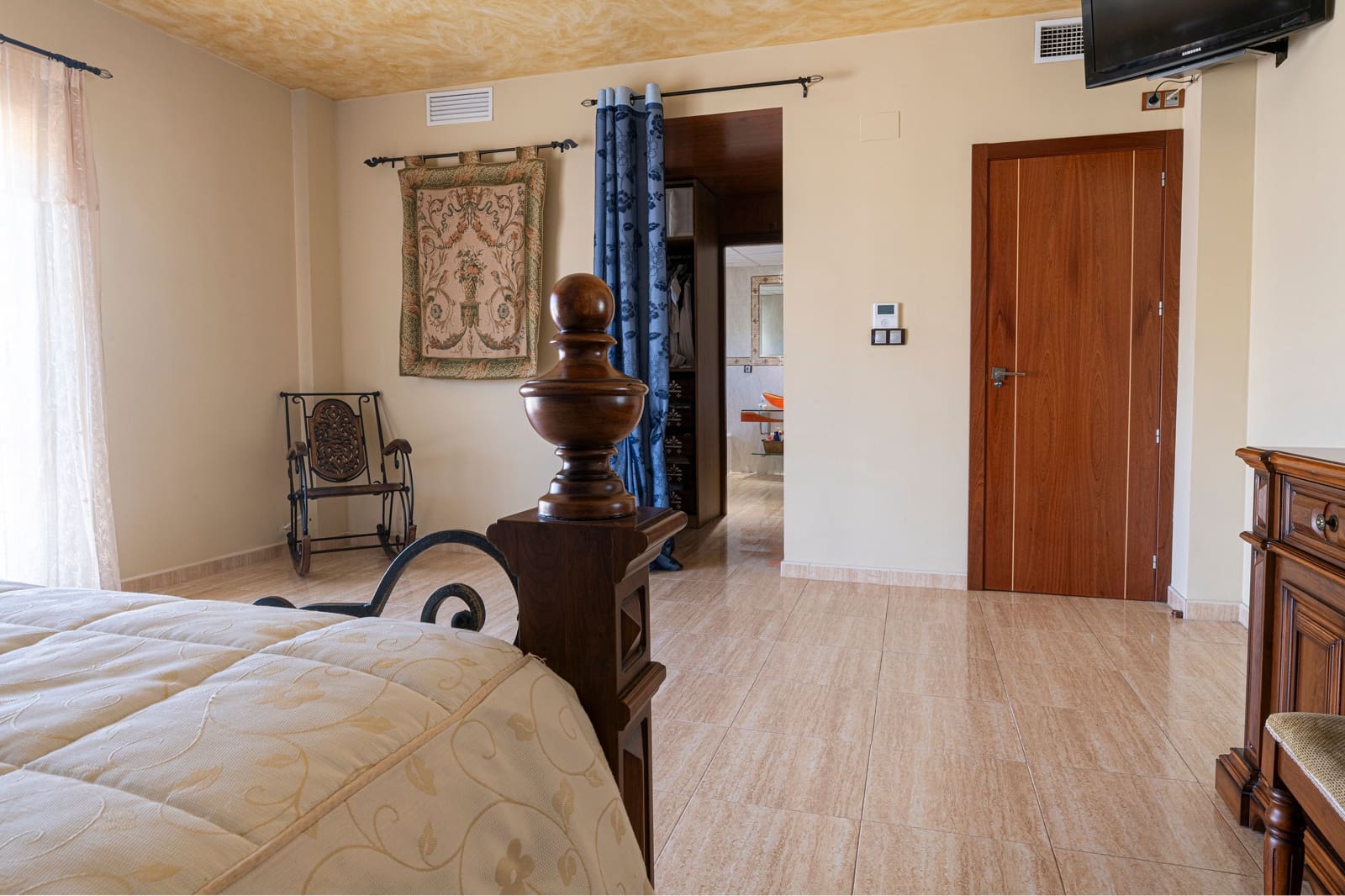 4 bedroom Townhouse for sale in La Guardia de Jaen with pool - € 340,000 (Ref: 9747070)