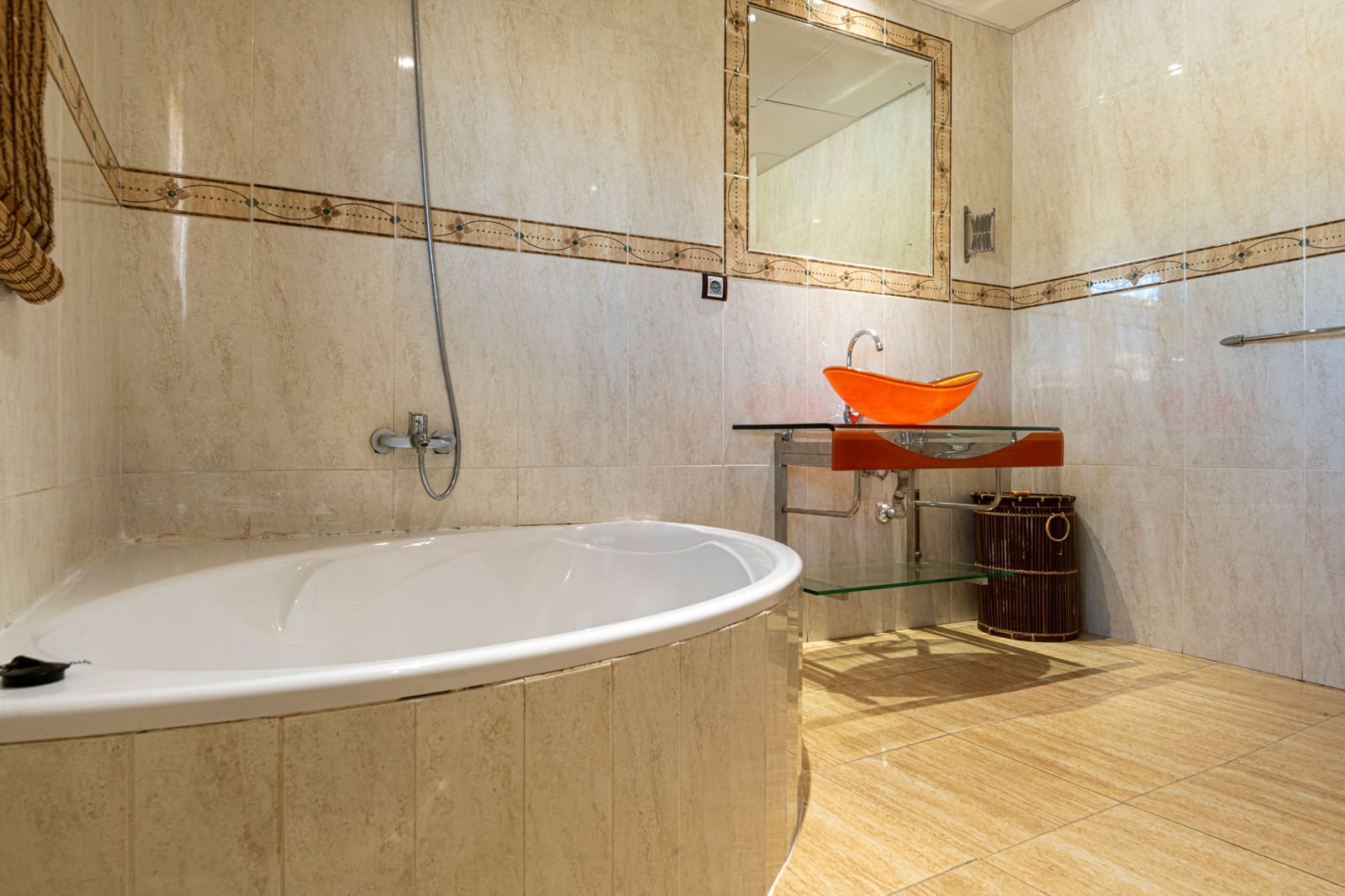 4 bedroom Townhouse for sale in La Guardia de Jaen with pool - € 340,000 (Ref: 9747070)