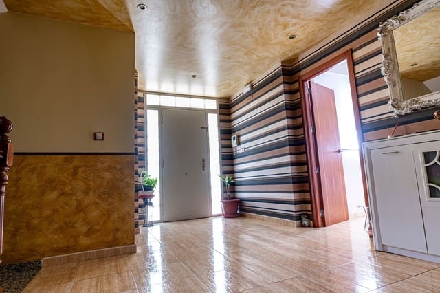 4 soverom Hus til salgs i La Guardia de Jaén med svømmebasseng - € 340 000 (Ref: 9747070)