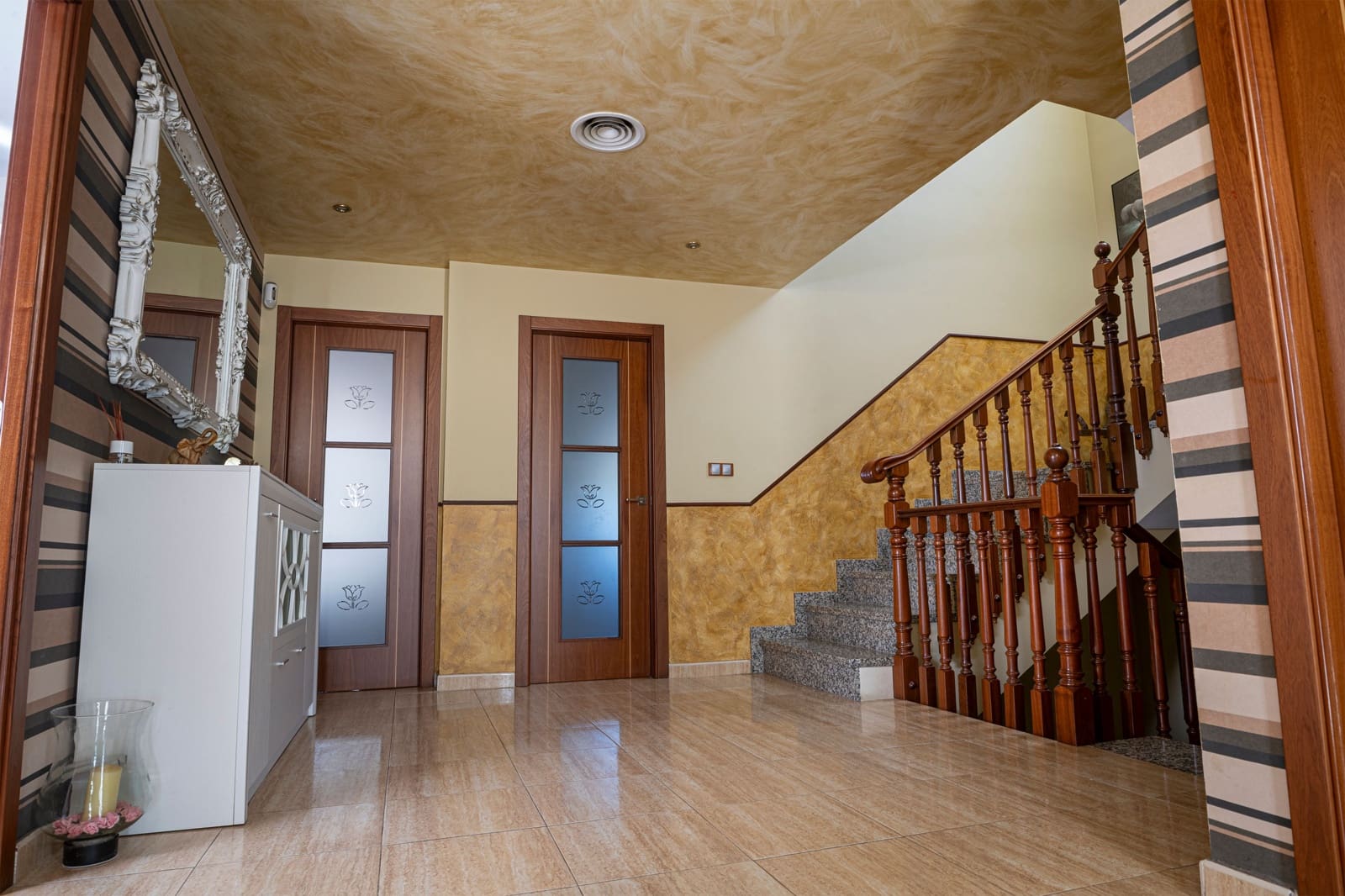 4 bedroom Townhouse for sale in La Guardia de Jaen with pool - € 340,000 (Ref: 9747070)