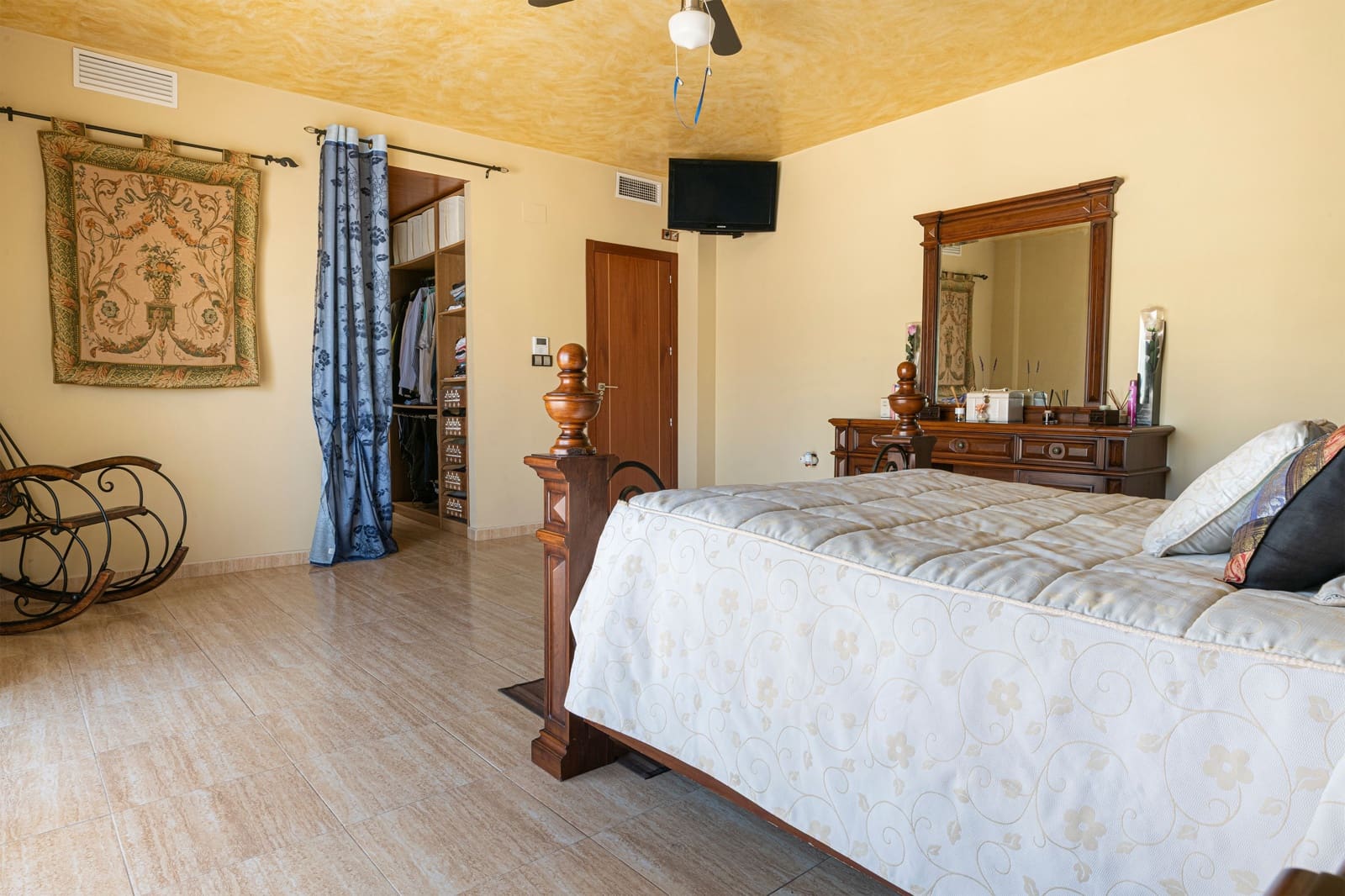 4 bedroom Townhouse for sale in La Guardia de Jaen with pool - € 340,000 (Ref: 9747070)