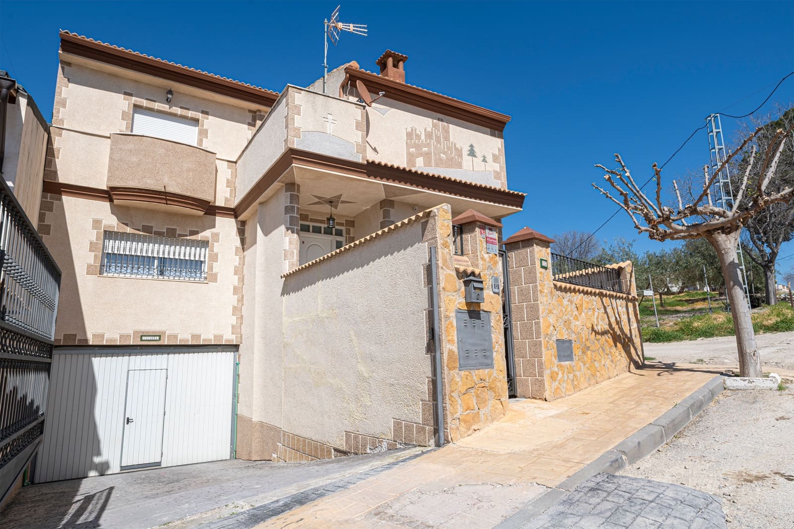4 bedroom Townhouse for sale in La Guardia de Jaen with pool - € 340,000 (Ref: 9747070)