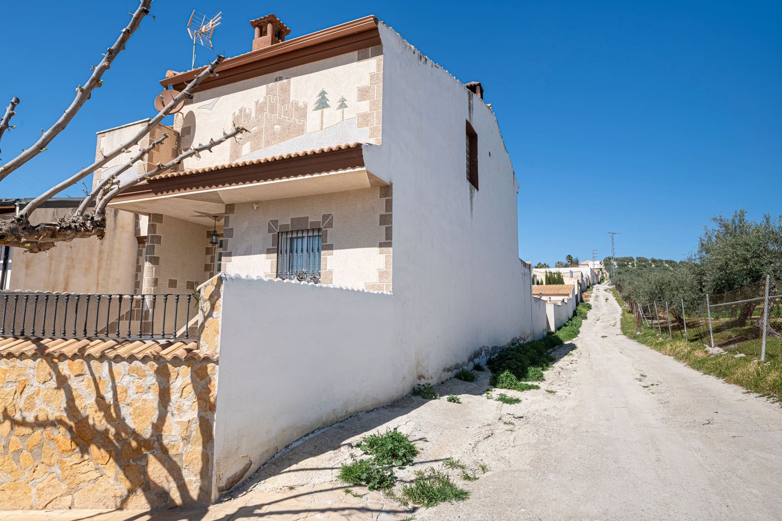 4 bedroom Townhouse for sale in La Guardia de Jaen with pool - € 340,000 (Ref: 9747070)