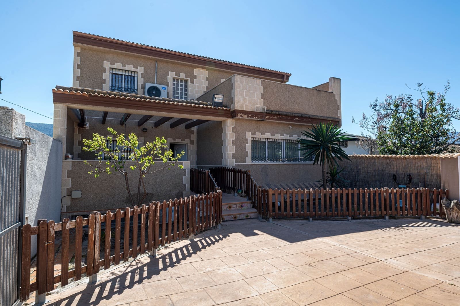 4 bedroom Townhouse for sale in La Guardia de Jaen with pool - € 340,000 (Ref: 9747070)