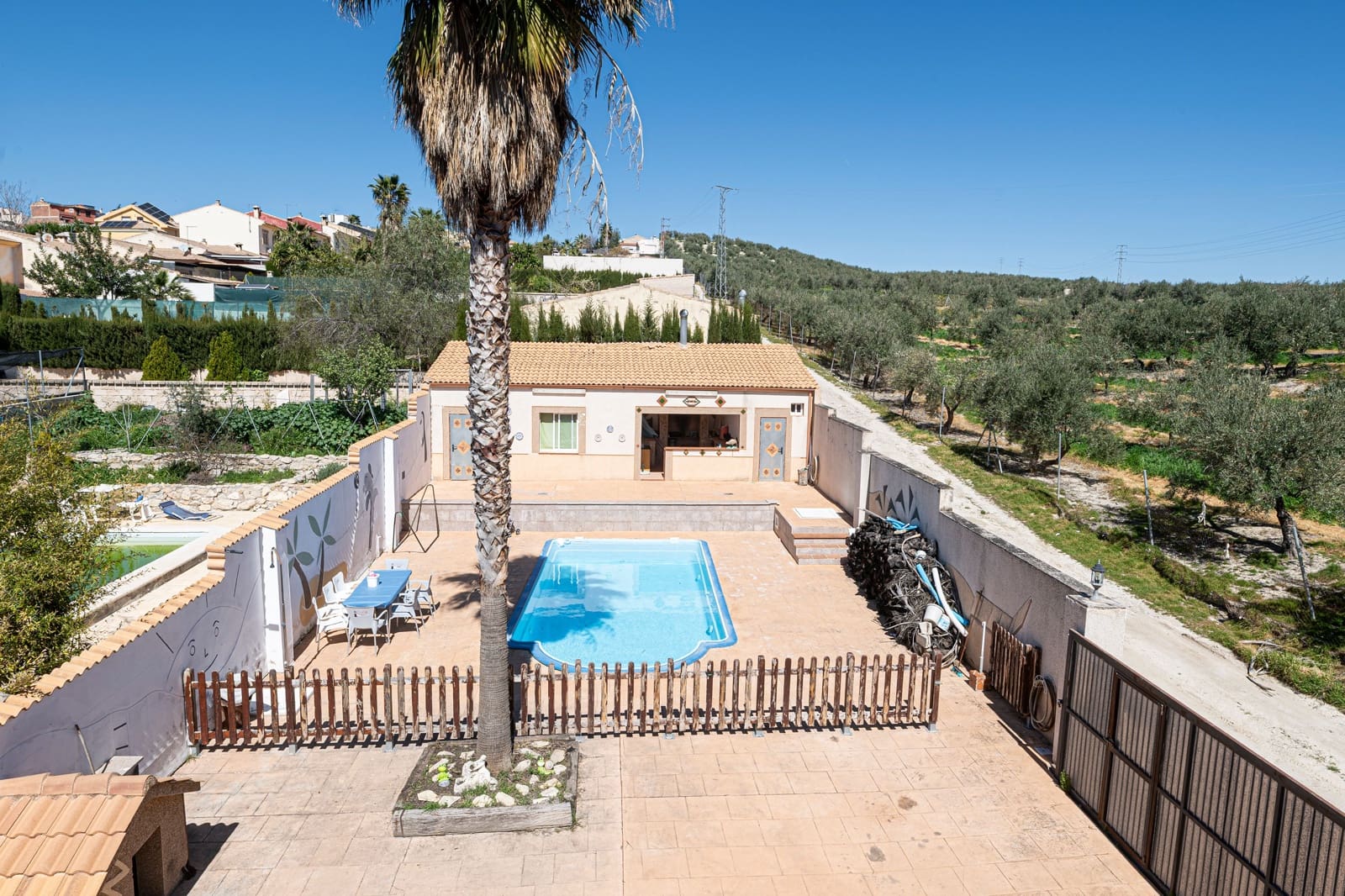 4 bedroom Townhouse for sale in La Guardia de Jaen with pool - € 340,000 (Ref: 9747070)