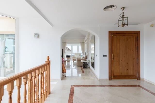 3 bedroom Villa for sale in Calahonda, Mijas with pool - € 995,000 (Ref: 9747323)