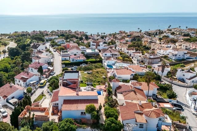 5 bedroom Villa for sale in El Faro de Calaburra - Chaparral, Mijas - € 1,895,000 (Ref: 9748222)