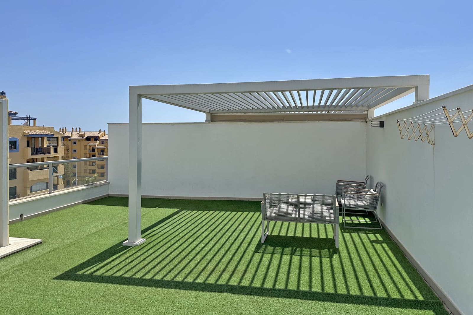 Penthouse for sale in San Pedro de Alcantara with pool - € 675,000 (Ref: 9751437)