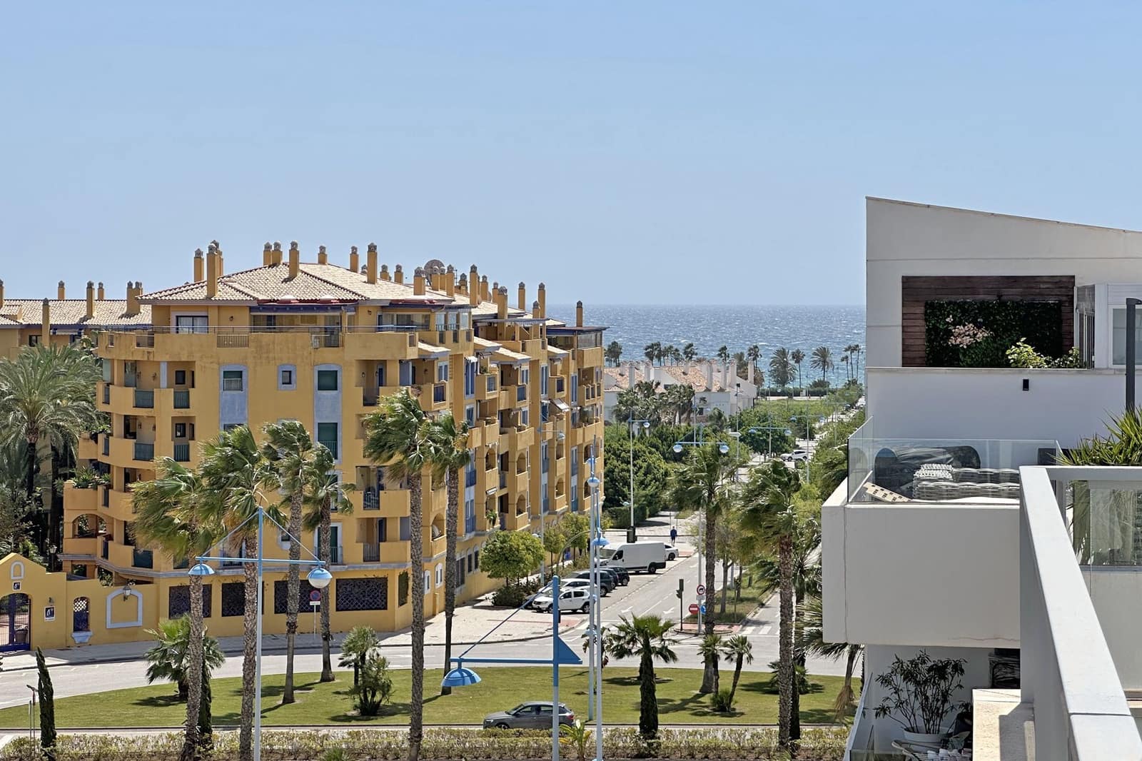 Penthouse for sale in San Pedro de Alcantara with pool - € 675,000 (Ref: 9751437)