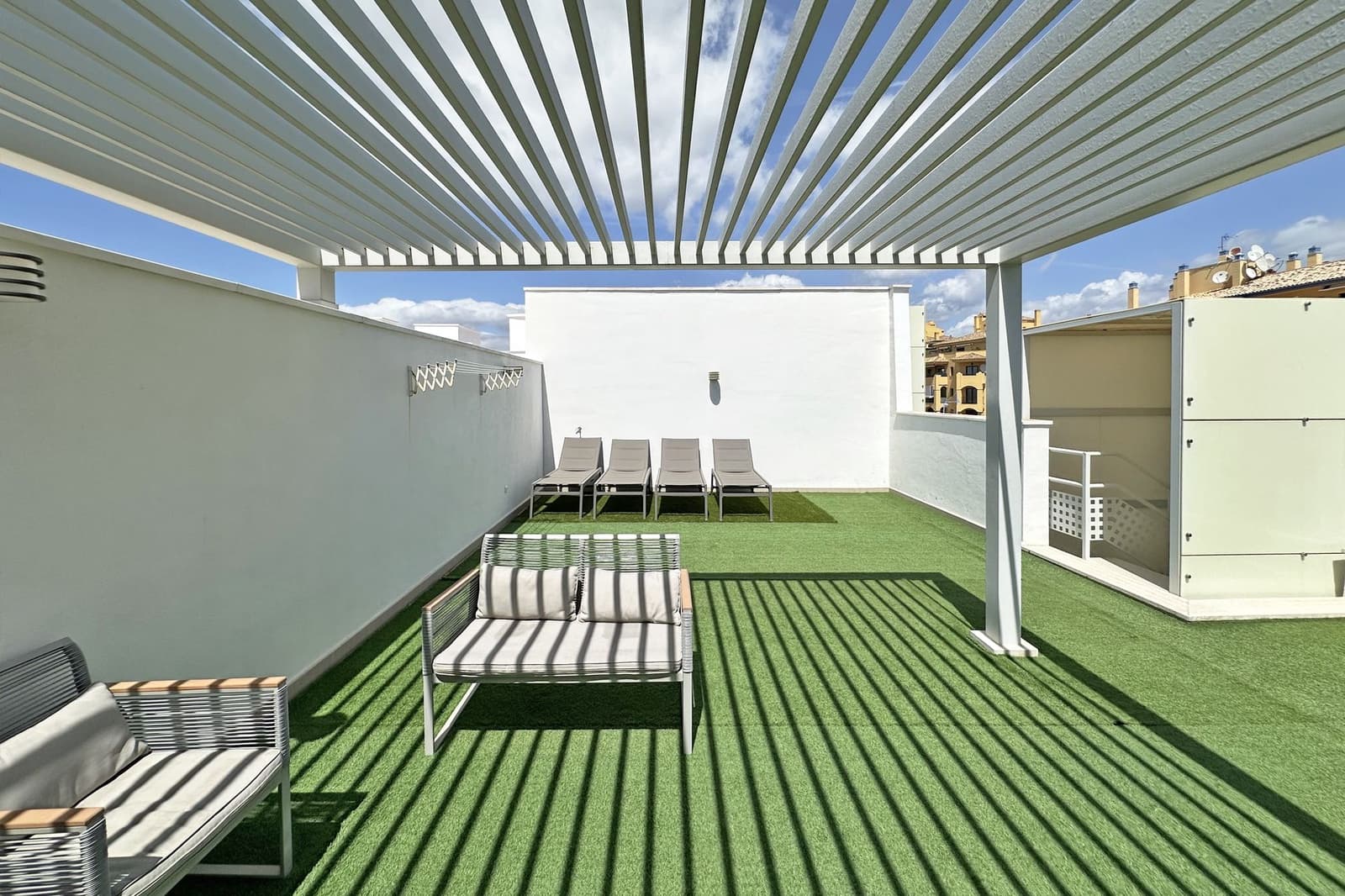 Penthouse for sale in San Pedro de Alcantara with pool - € 675,000 (Ref: 9751437)