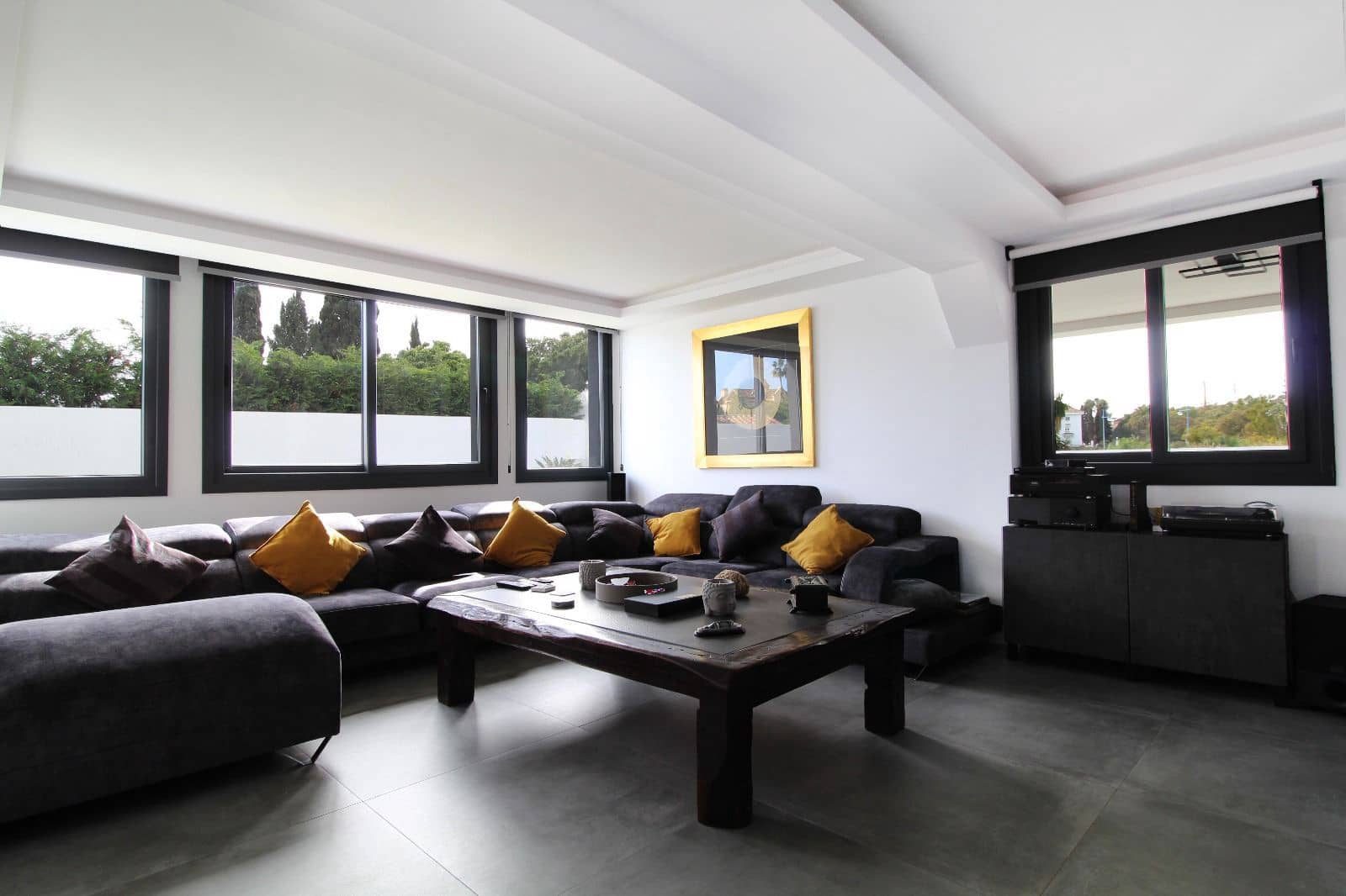 3 bedroom Villa for sale in San Pedro de Alcantara with pool - € 2,450,000 (Ref: 9755188)