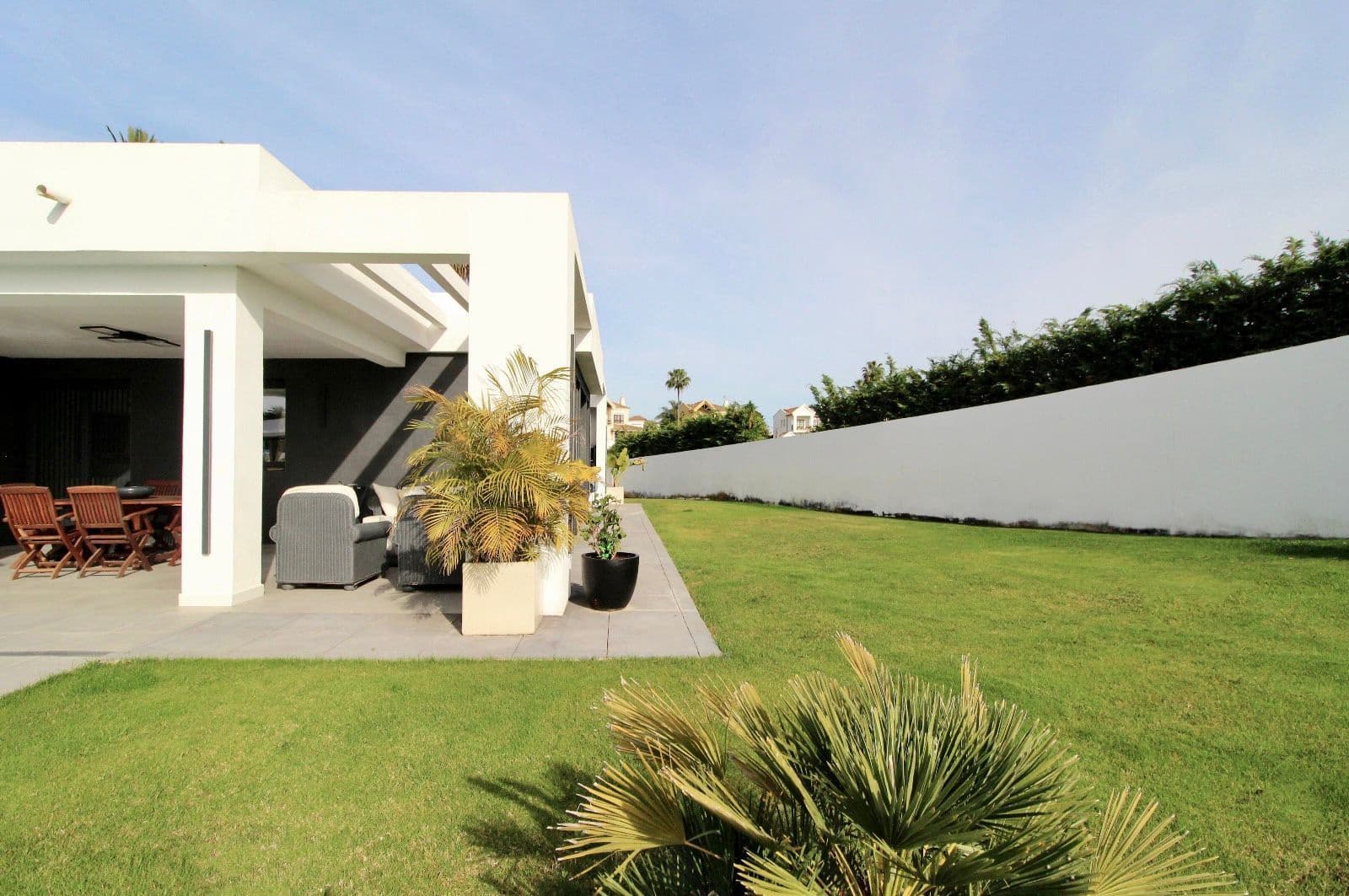 3 bedroom Villa for sale in San Pedro de Alcantara with pool - € 2,450,000 (Ref: 9755188)