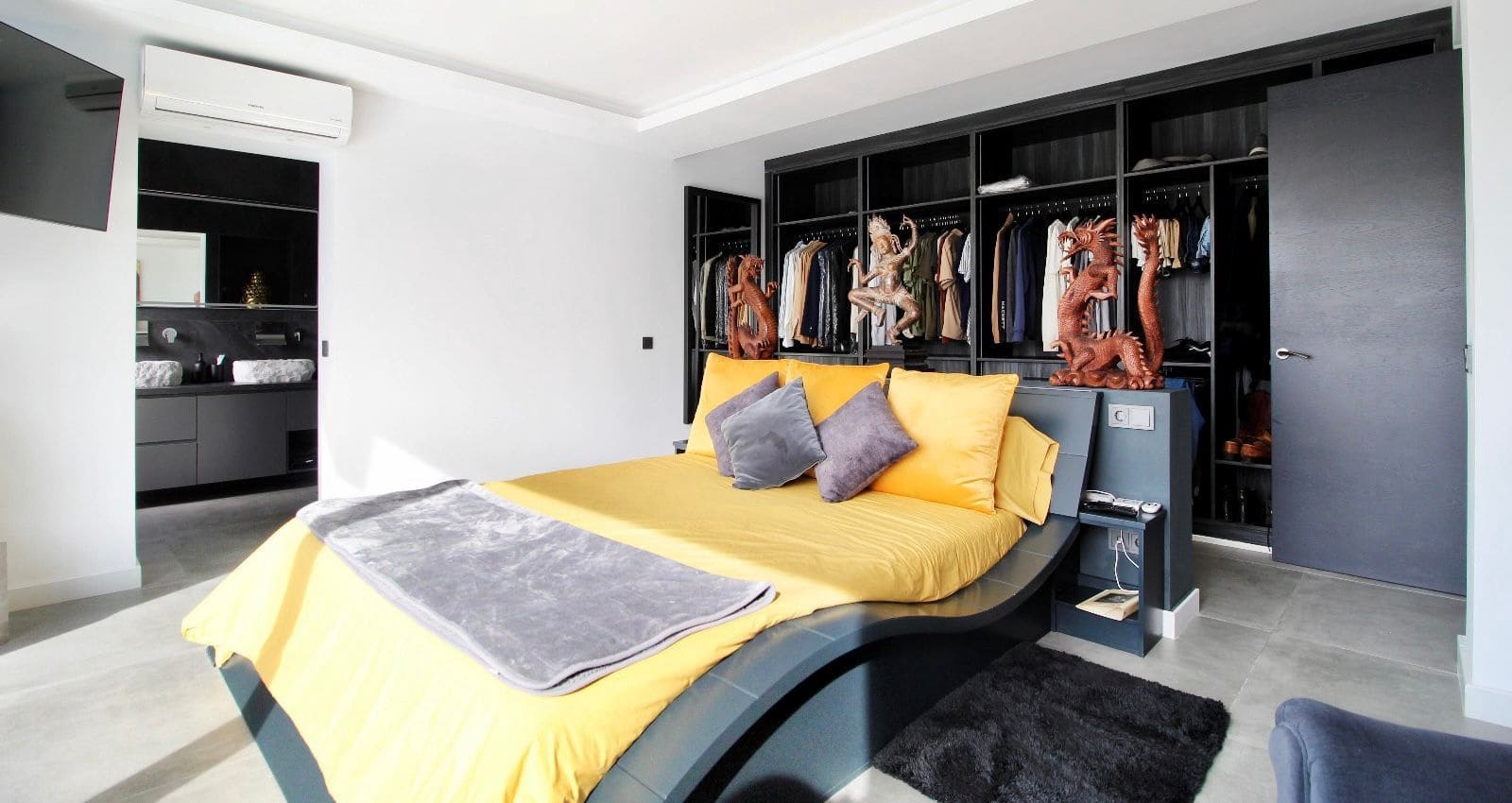 3 bedroom Villa for sale in San Pedro de Alcantara with pool - € 2,450,000 (Ref: 9755188)