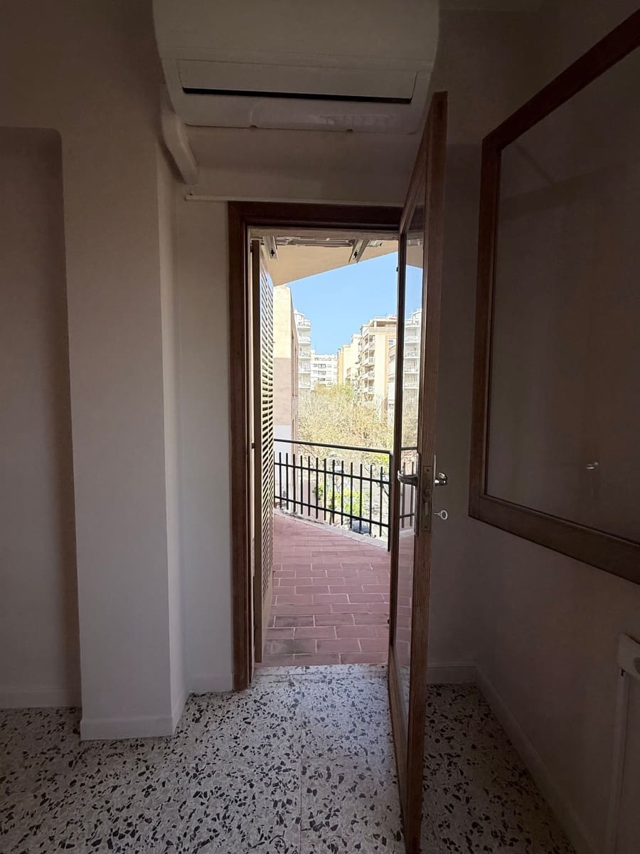 3 bedroom Apartment for rent in Palma de Mallorca - € 1,700 (Ref: 9760041)