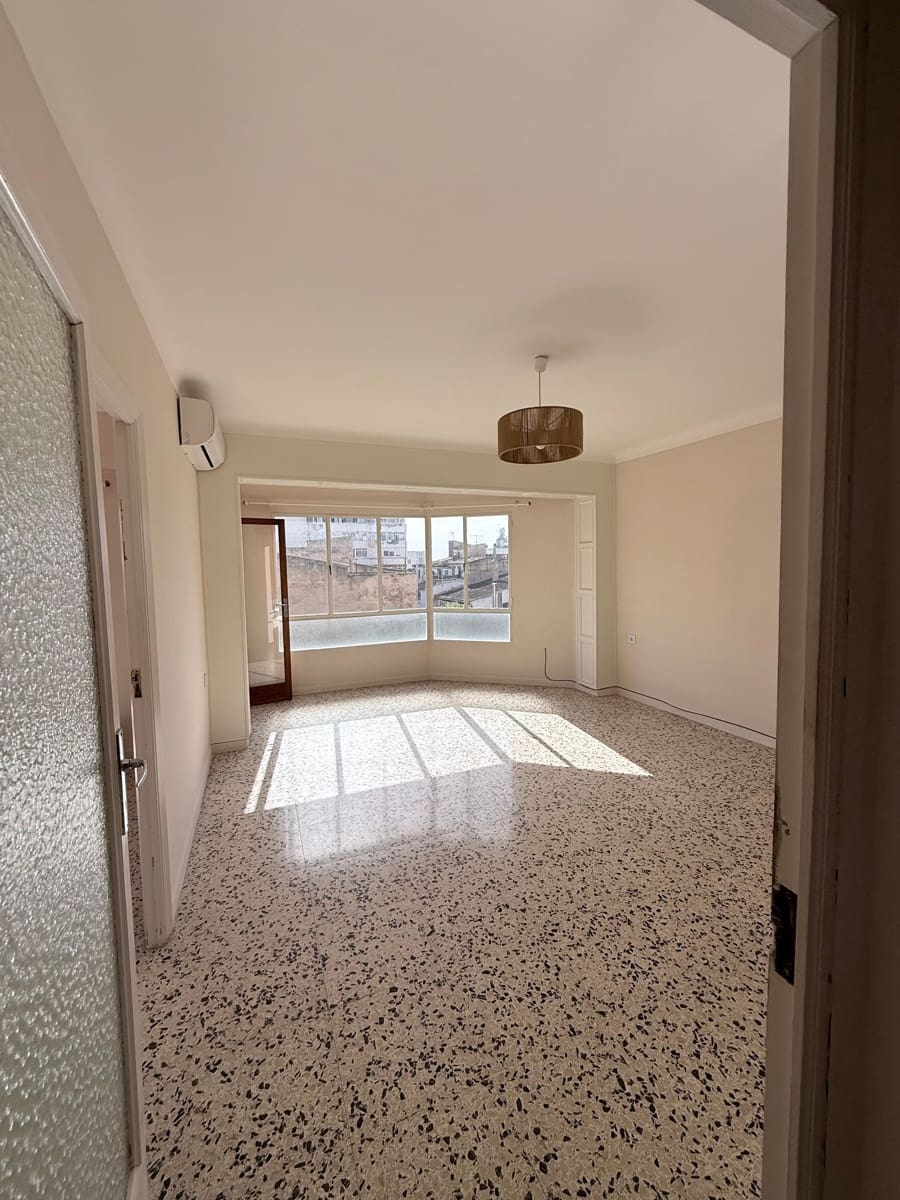 3 bedroom Apartment for rent in Palma de Mallorca - € 1,700 (Ref: 9760041)