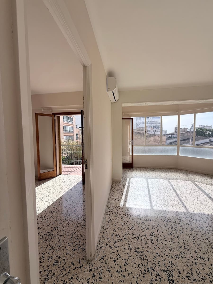 3 bedroom Apartment for rent in Palma de Mallorca - € 1,700 (Ref: 9760041)