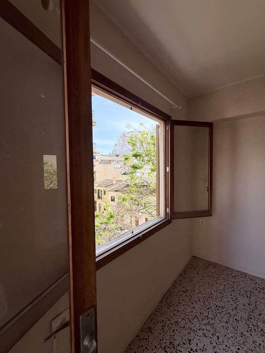 3 bedroom Apartment for rent in Palma de Mallorca - € 1,700 (Ref: 9760041)