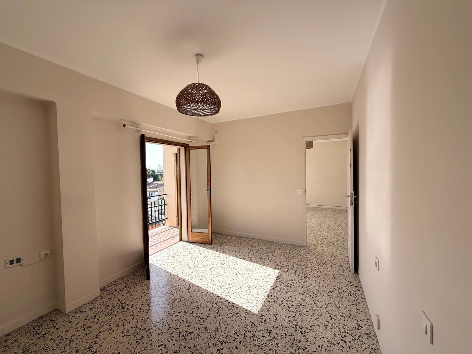 3 bedroom Apartment for rent in Palma de Mallorca - € 1,700 (Ref: 9760041)