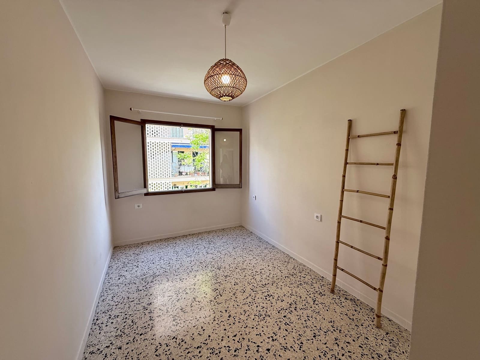 3 bedroom Apartment for rent in Palma de Mallorca - € 1,700 (Ref: 9760041)