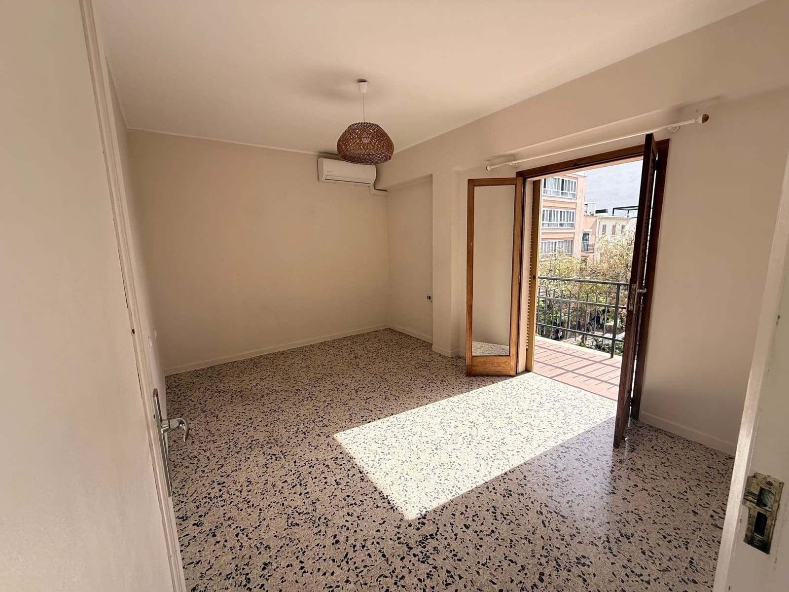 3 bedroom Apartment for rent in Palma de Mallorca - € 1,700 (Ref: 9760041)