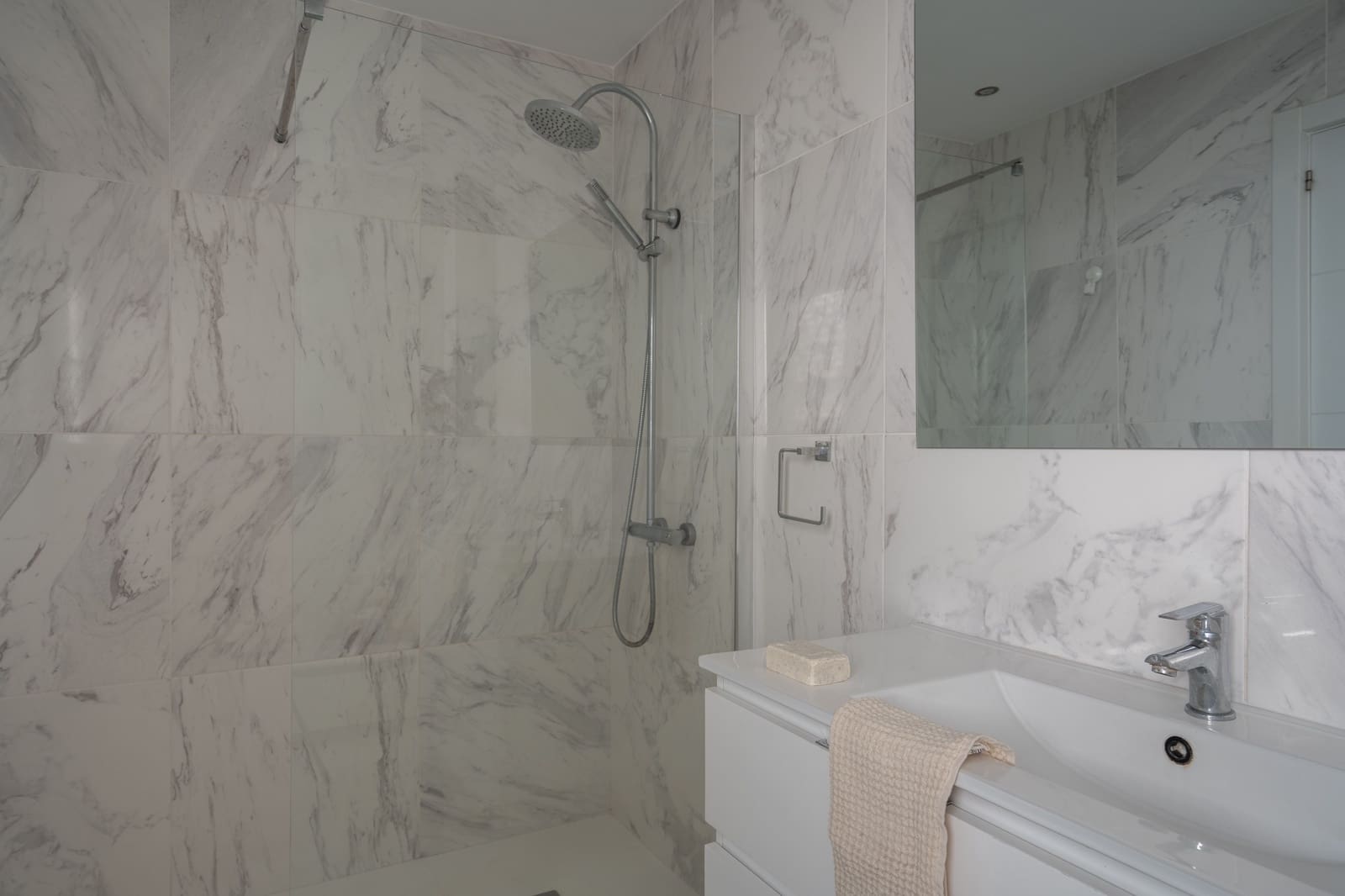 2 soveværelse Lejlighed til salg i Mijas Costa med swimmingpool - € 435.000 (Ref: 9765267)