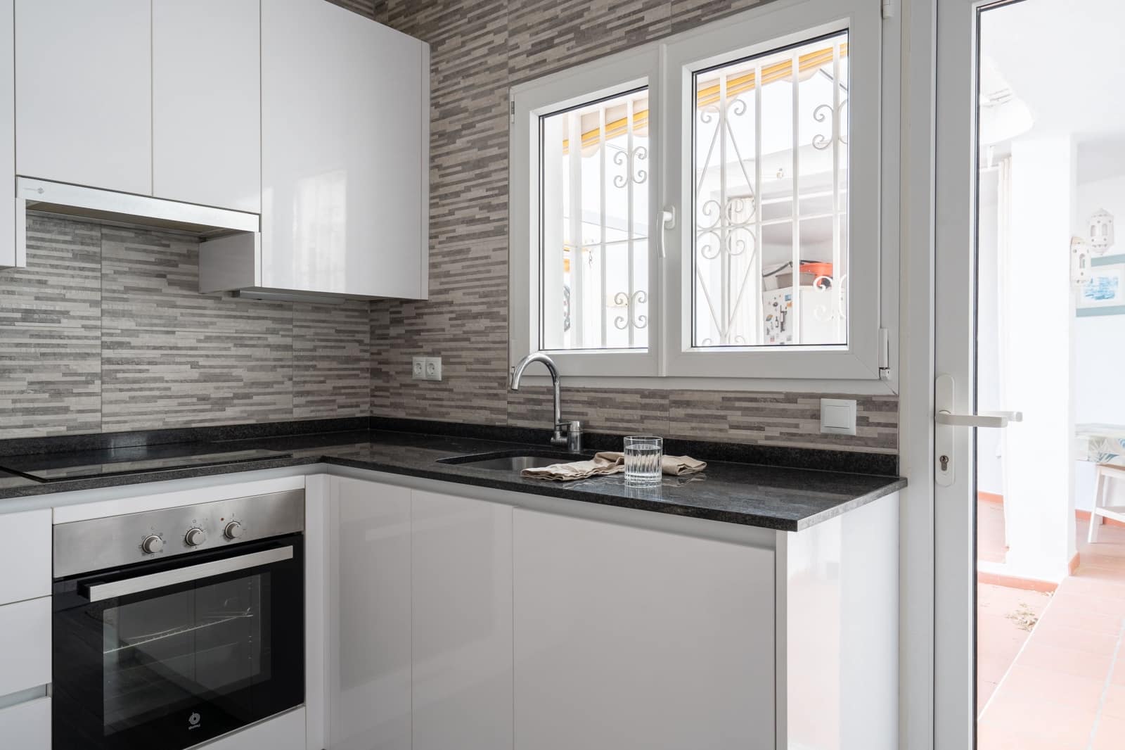 2 soveværelse Lejlighed til salg i Mijas Costa med swimmingpool - € 435.000 (Ref: 9765267)