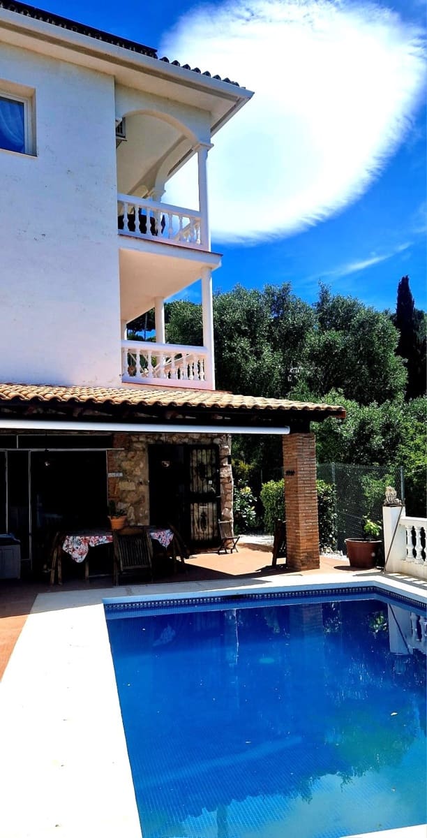 5 slaapkamer Villa te koop in Mijas Costa met zwembad - € 900.000 (Ref: 9775926)
