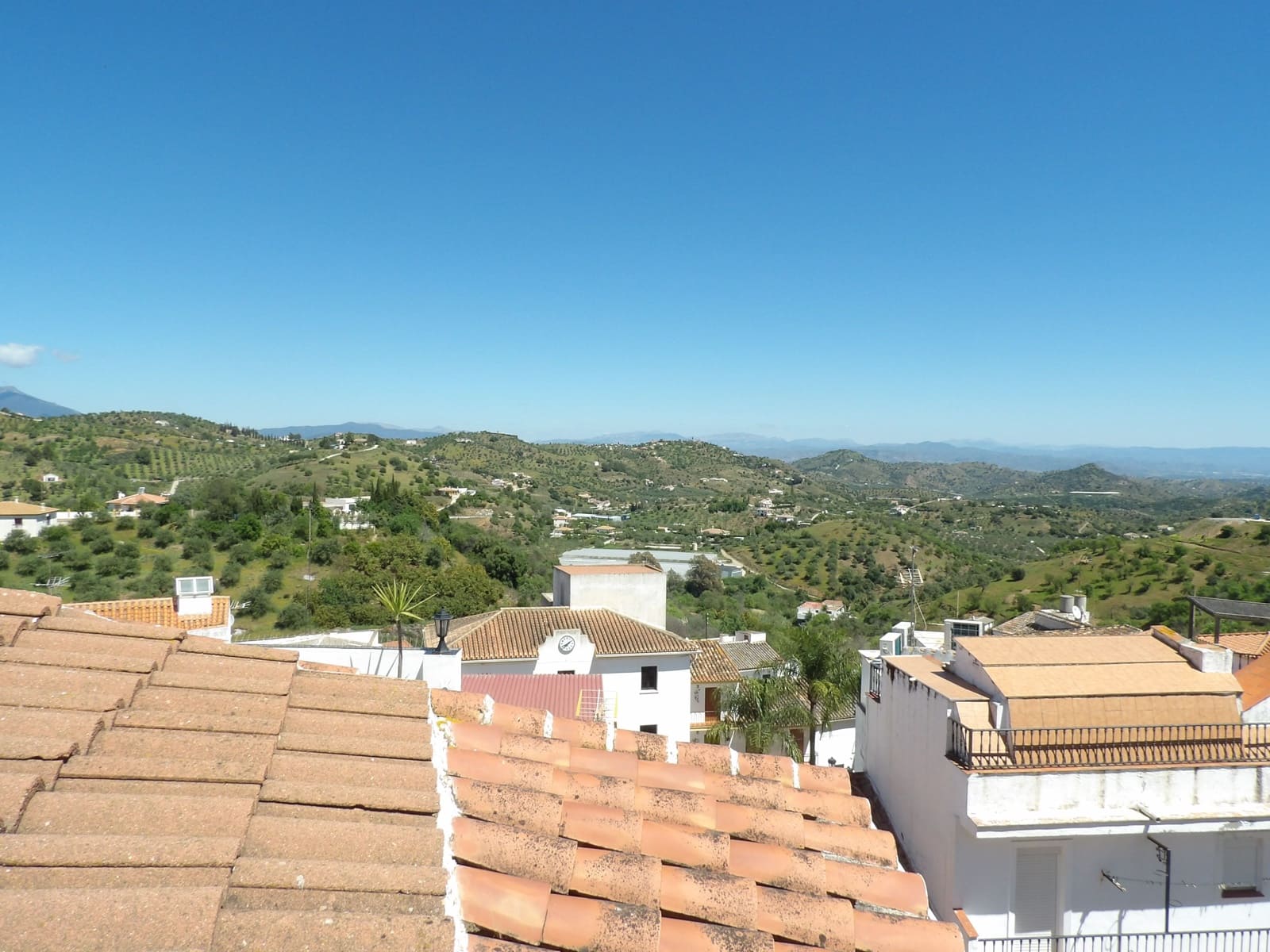 2 bedroom Townhouse for sale in Guaro - € 219,000 (Ref: 9779972)