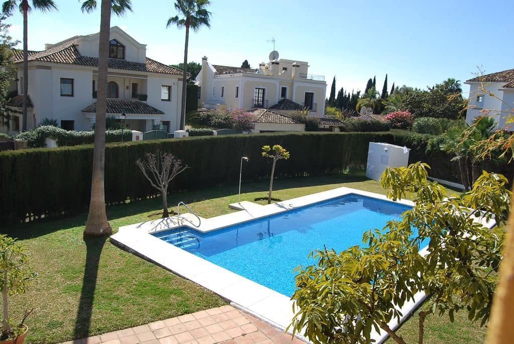 3 soveværelse Byhus til leje i Marbella med swimmingpool - € 2.500 (Ref: 9784133)