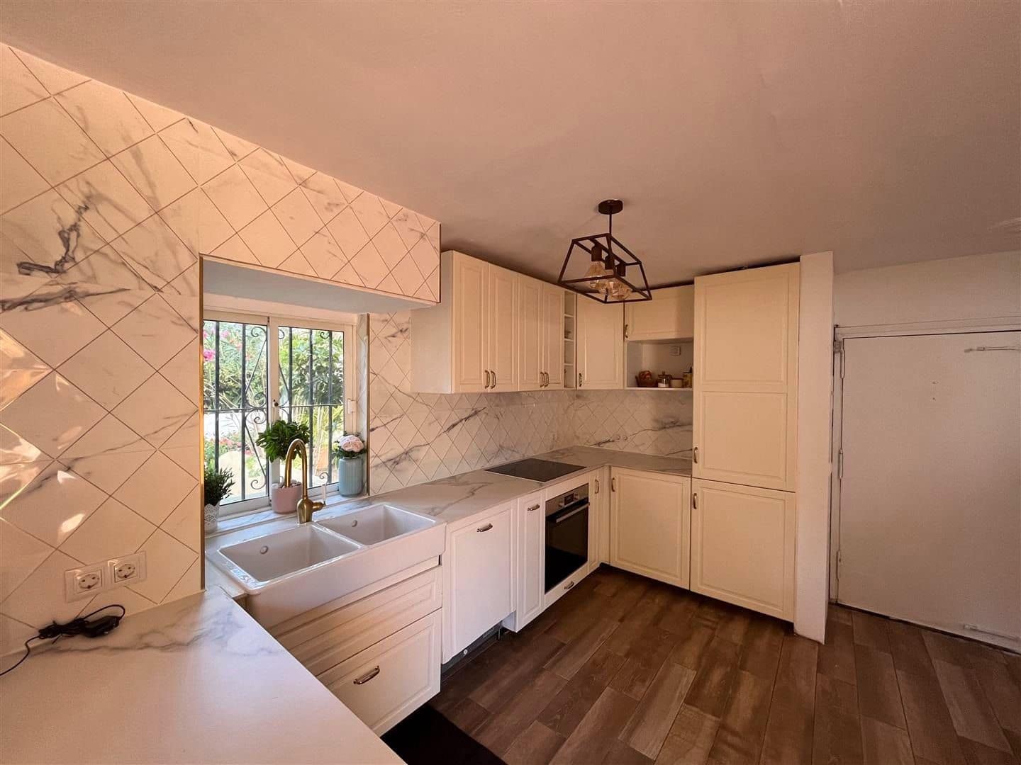 3 soveværelse Byhus til leje i Marbella med swimmingpool - € 2.500 (Ref: 9784133)