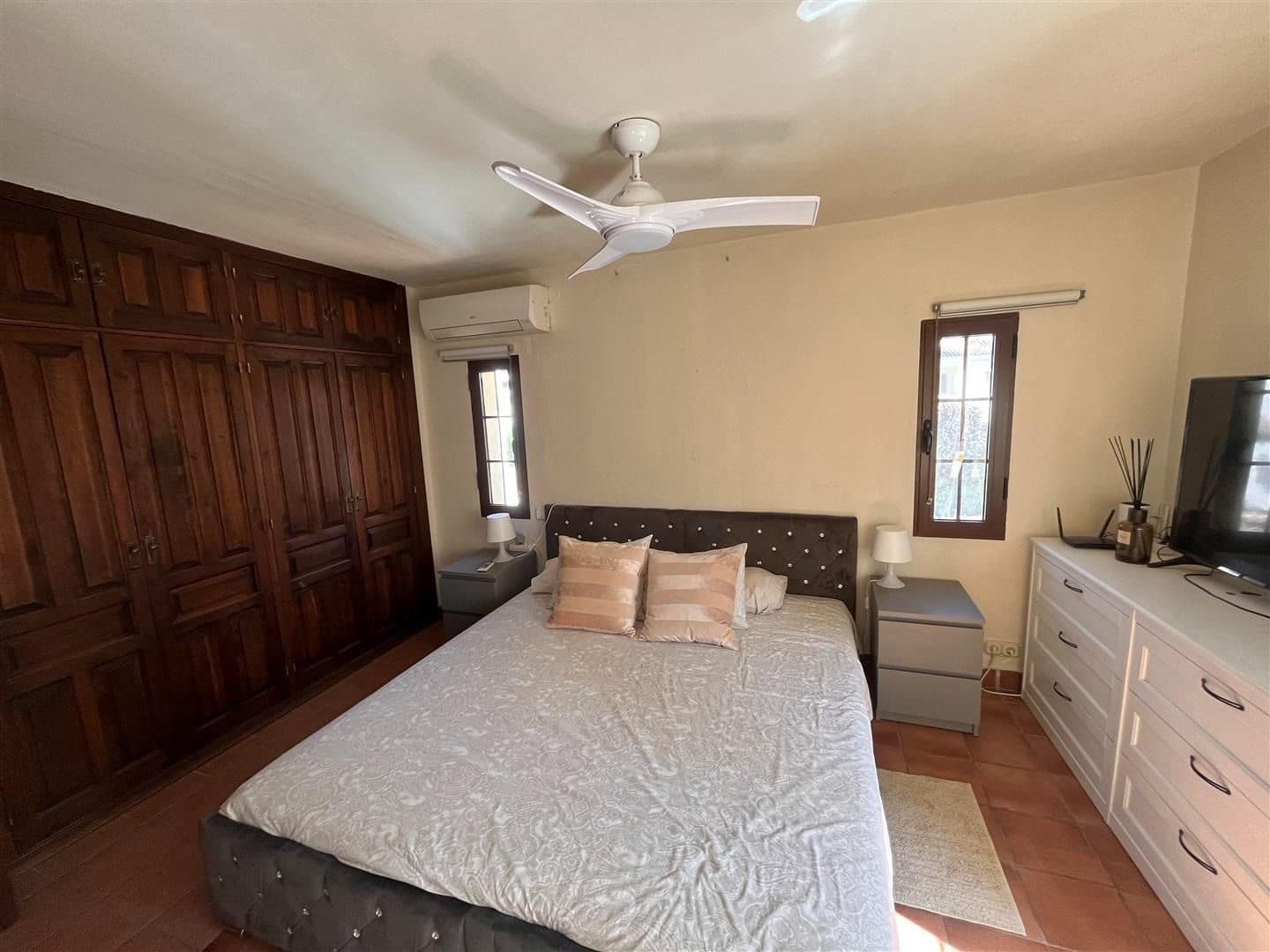 3 soveværelse Byhus til leje i Marbella med swimmingpool - € 2.500 (Ref: 9784133)