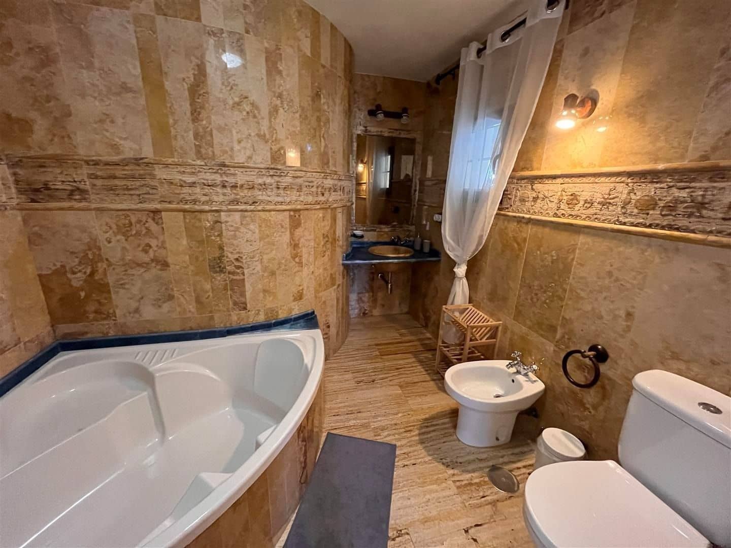 3 soveværelse Byhus til leje i Marbella med swimmingpool - € 2.500 (Ref: 9784133)