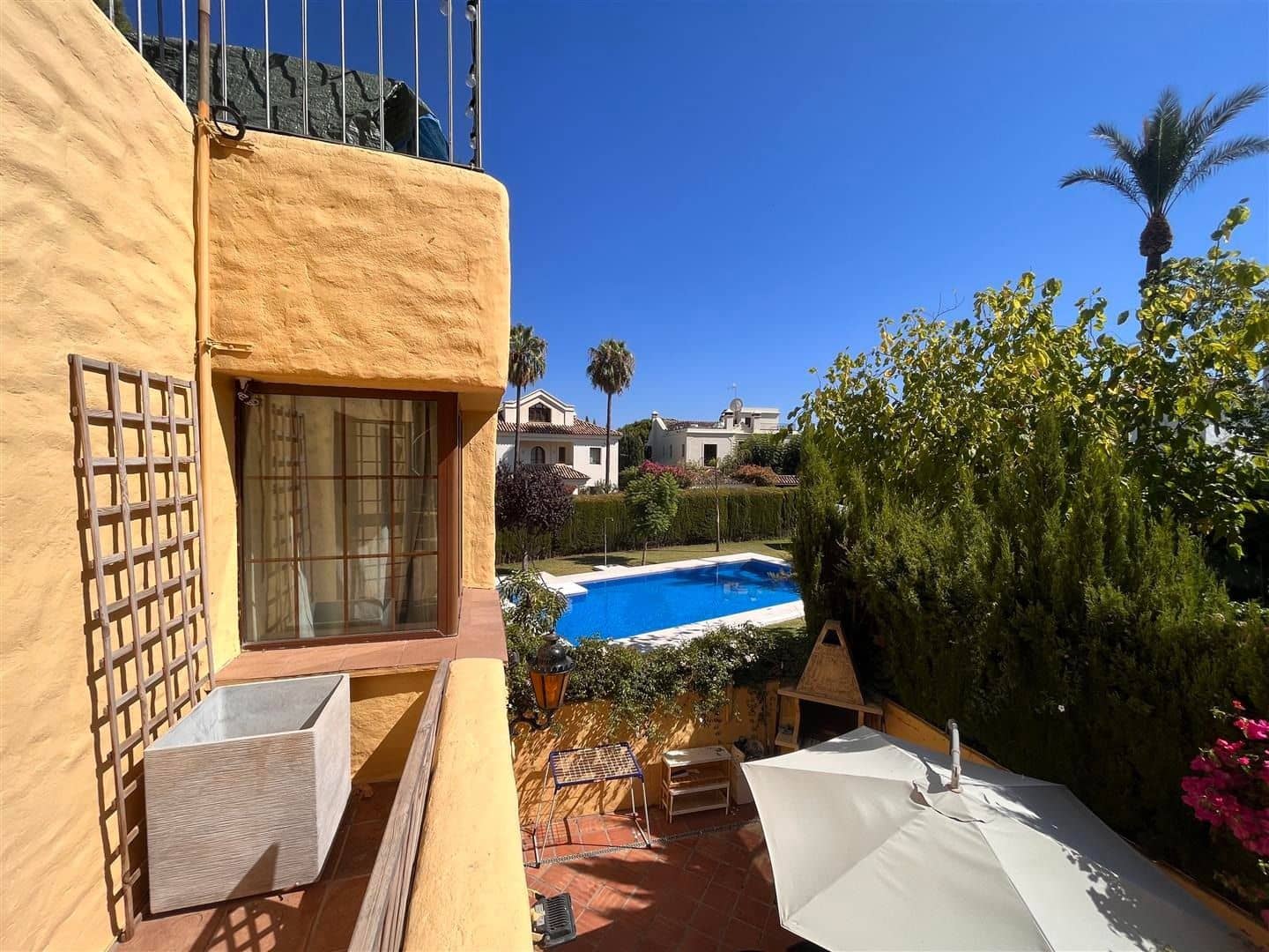 3 soveværelse Byhus til leje i Marbella med swimmingpool - € 2.500 (Ref: 9784133)