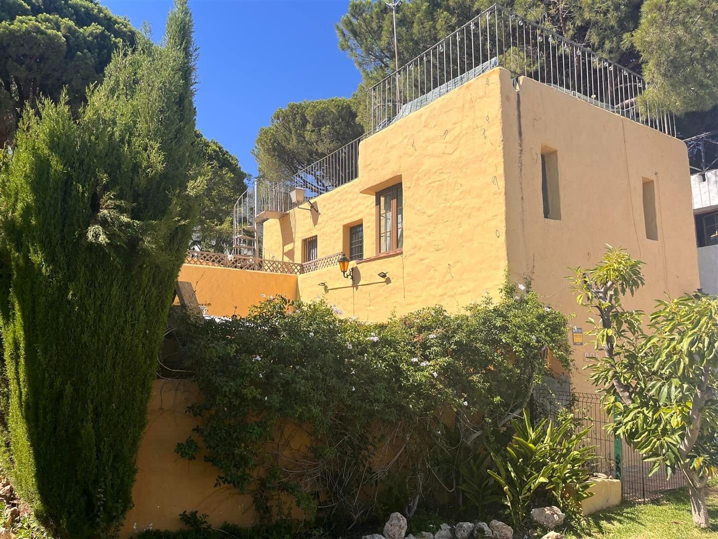 3 soveværelse Byhus til leje i Marbella med swimmingpool - € 2.500 (Ref: 9784133)