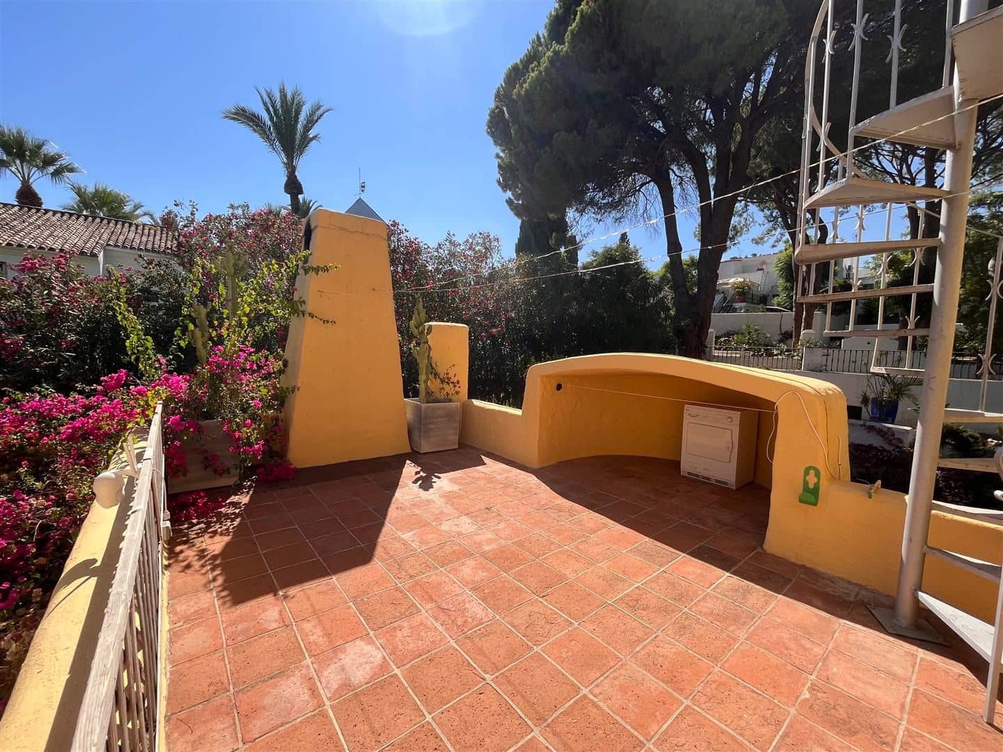 3 soveværelse Byhus til leje i Marbella med swimmingpool - € 2.500 (Ref: 9784133)