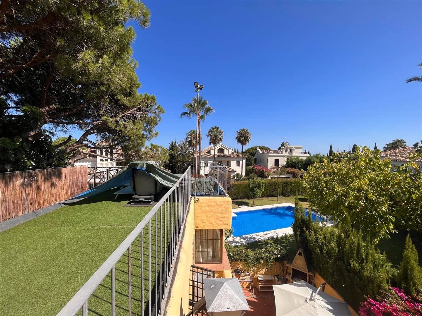 3 soveværelse Byhus til leje i Marbella med swimmingpool - € 2.500 (Ref: 9784133)