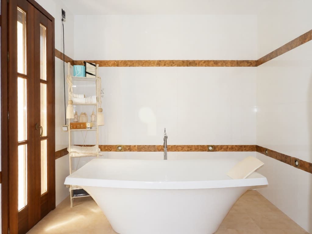 6 bedroom Villa for sale in Alhaurin el Grande with pool - € 2,200,000 (Ref: 9795507)