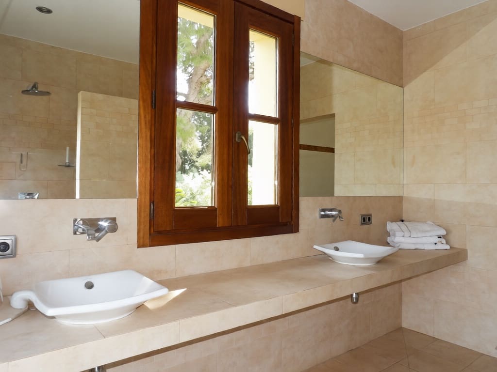 6 bedroom Villa for sale in Alhaurin el Grande with pool - € 2,200,000 (Ref: 9795507)