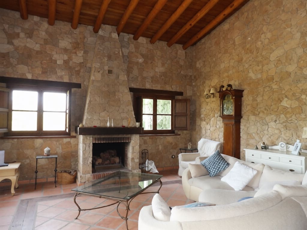 6 bedroom Villa for sale in Alhaurin el Grande with pool - € 2,200,000 (Ref: 9795507)