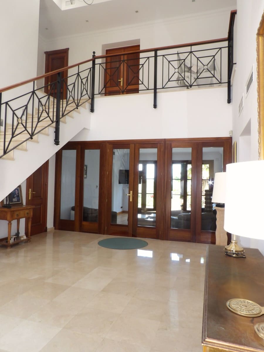 6 bedroom Villa for sale in Alhaurin el Grande with pool - € 2,200,000 (Ref: 9795507)