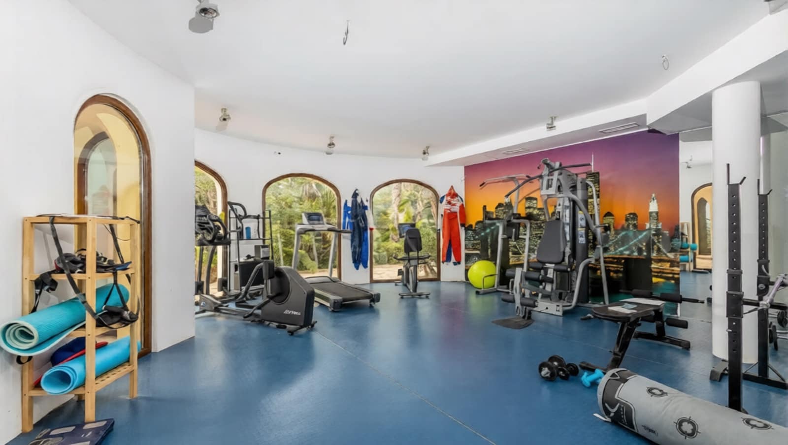 6 bedroom Villa for sale in Alhaurin el Grande with pool - € 2,200,000 (Ref: 9795507)