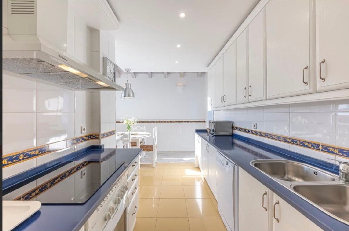 4 sovrum Lägenhet till salu i Marbella med pool - 1 350 000 € (Ref: 9798297)