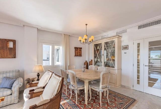 4 sovrum Lägenhet till salu i Bahía de Marbella, Marbella med pool - 1 350 000 € (Ref: 9798297)