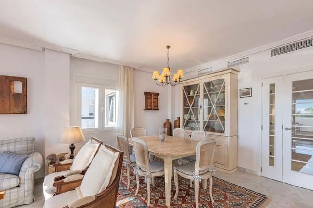 Apartamento de 4 habitaciones en Bahía de Marbella, Marbella en venta con piscina - 1.350.000 € (Ref: 9798297)